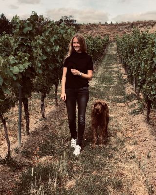 Immer dabei ...
die Stuttgart I Small, natürlich - Juliane's Bruno Söhnle-Lieblingsstück!
Die klassische Uhr mit feinem Meshband und Faltschließe bringt ihre Trägerin täglich zum Strahlen ☀️🍇
#BrunoSöhnle
-
#Lieblingsstück #Stuttgart #Small #Klassisch #Strahlen #Zeitbegleiter #Qualität #Glashütte #MadeInGermany #MeineBesteZeit #Rondamovement